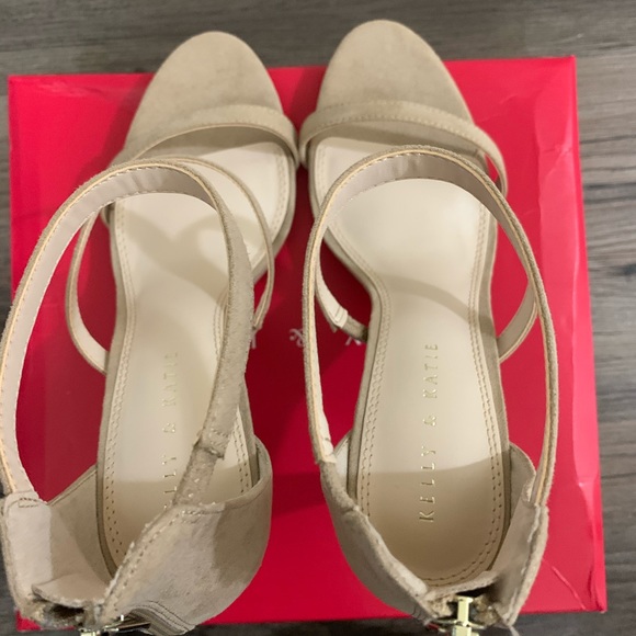 Kelly & Katie Courtnee Beige Heeled Sandals Size 10 - Picture 6 of 13